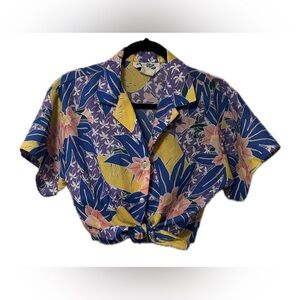 VTG Hilo Hattie, 70s Hawaiian Cropped Tie Button Short.